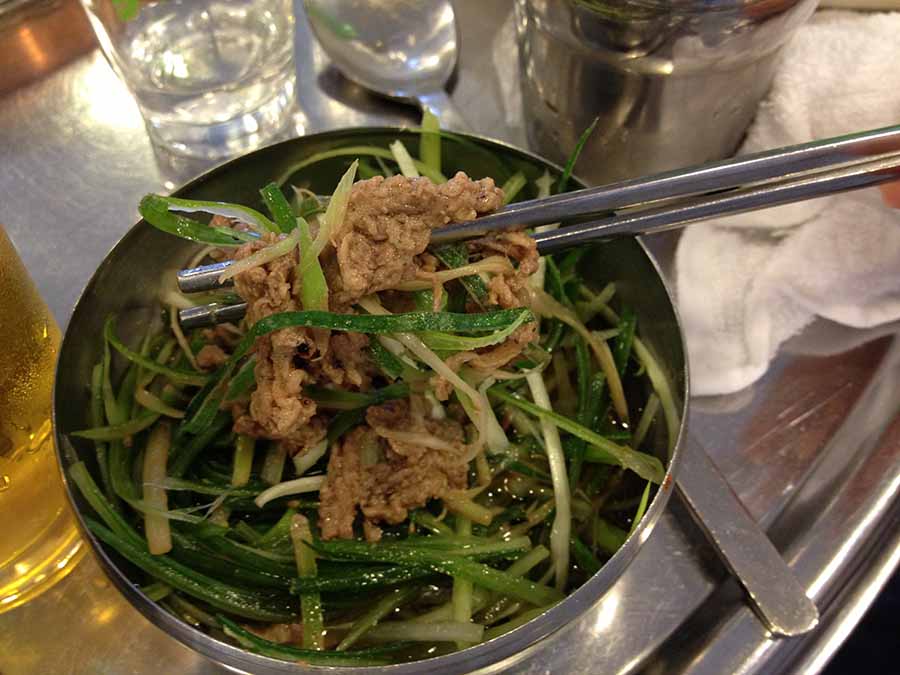 エスコートアガシ と一緒に食べるとめっちゃおいしい 韓国 アガシ ゴーゴーおすすめの プルコギ を食べに行きます。