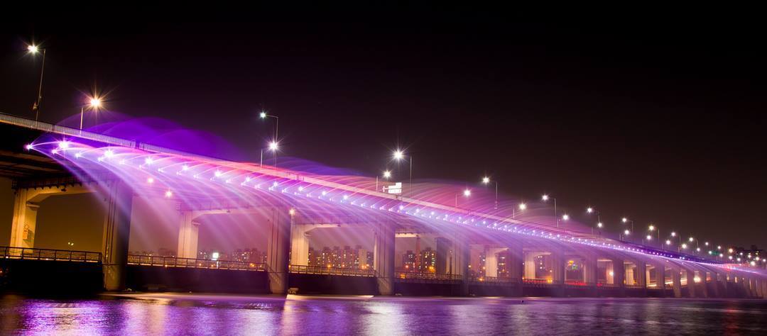 エスコートアガシとデート 噴水 エスコートアガシとデート 噴水